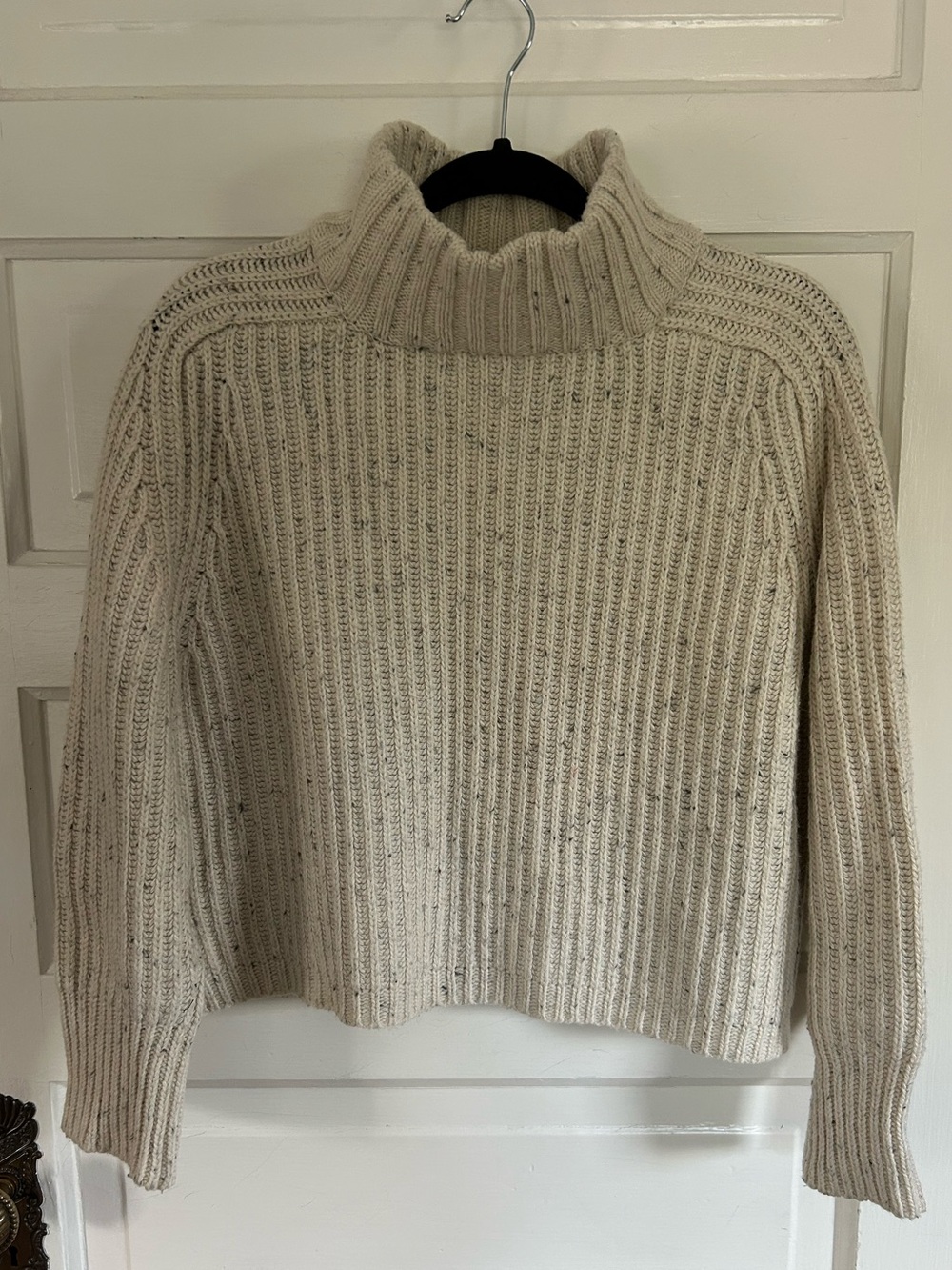 Urban Outfitters Silence + Noise Speckled Cream Ribbed Sweater. Size Small